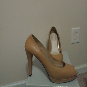 Womens Tan heels